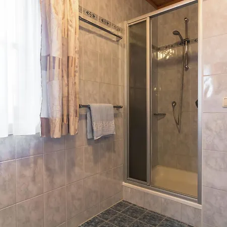 Cozy Chalet With Sauna In Gro Arl